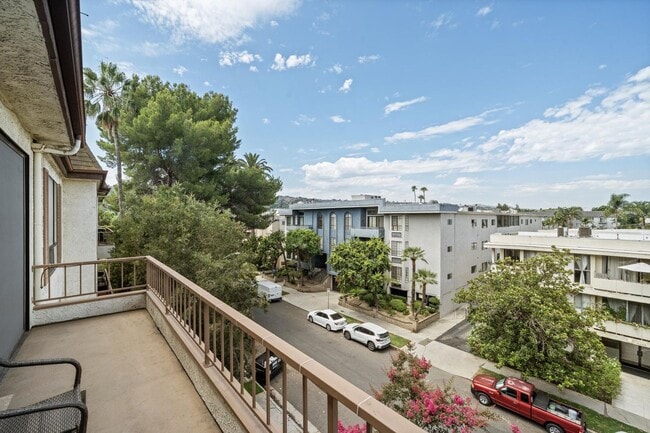 Photo - 4454 Ventura Canyon Ave Unit 306