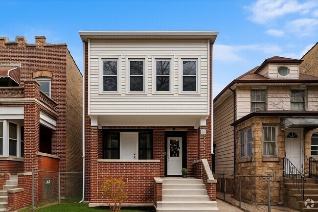 Building Photo - 3236 W Eastwood Ave Rental