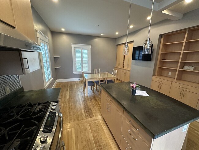 Photo - 315 Windsor St