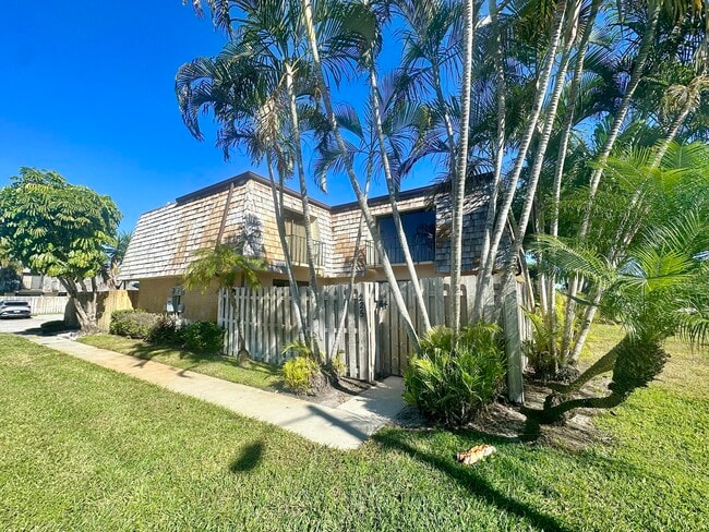 Photo - 225 Lake Arbor Dr