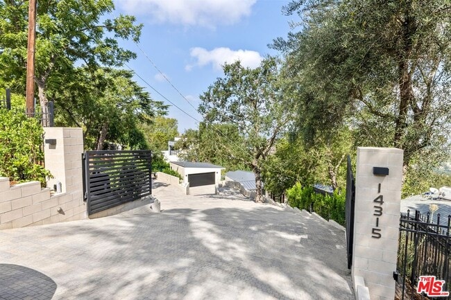 Photo - 14315 Mulholland Dr