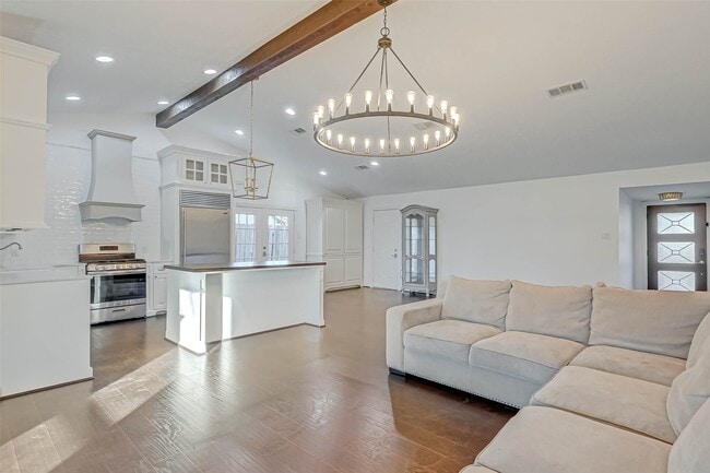 Photo - 520 E Castle Harbour Dr
