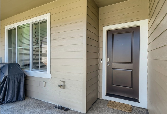 Photo - Bethany Beauty: Smart home w/gas range, 2 ...