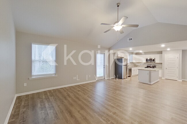 Photo - 136 Western Red Cedar Dr