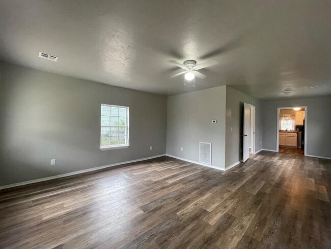 Photo - 824 NW 45th St