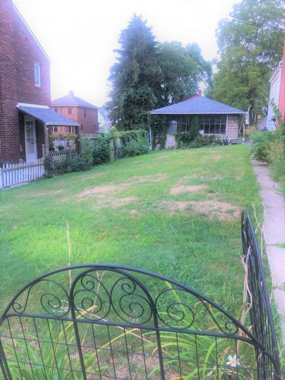 Photo - Allegheny Avenue 187