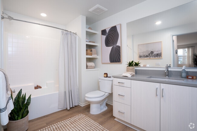 2BR, 2BA - 1,087SF - Primary Bathroom