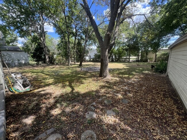 Photo - 920 E Walnut St