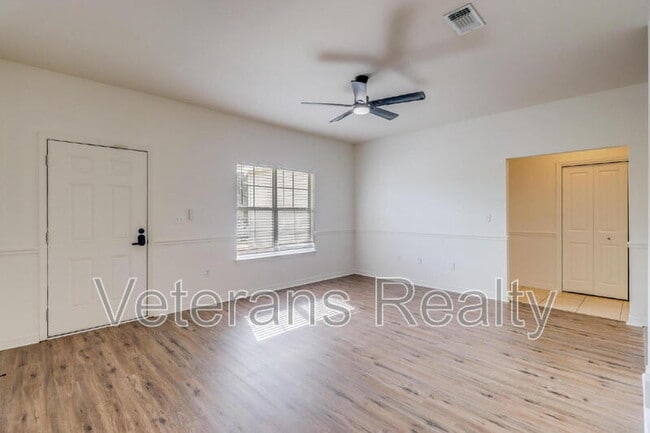 Photo - 18496 Devin Ct