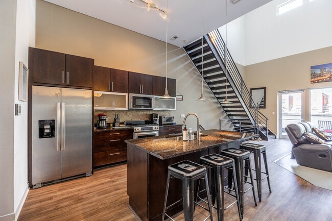 Photo - 1002 W Lake St Unit 2