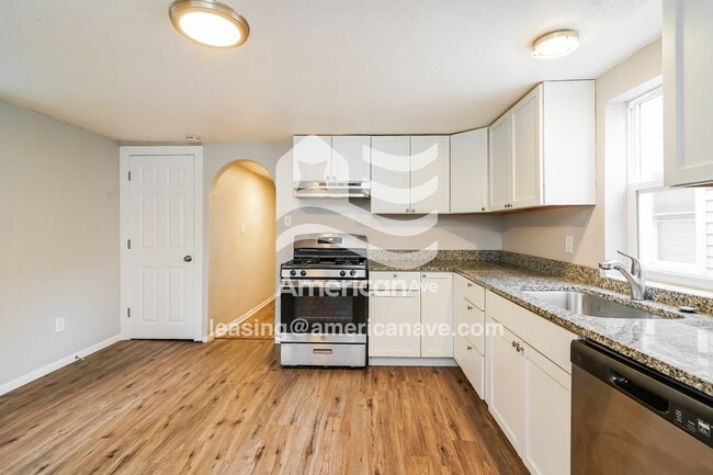 Photo - 1821 Marquette St