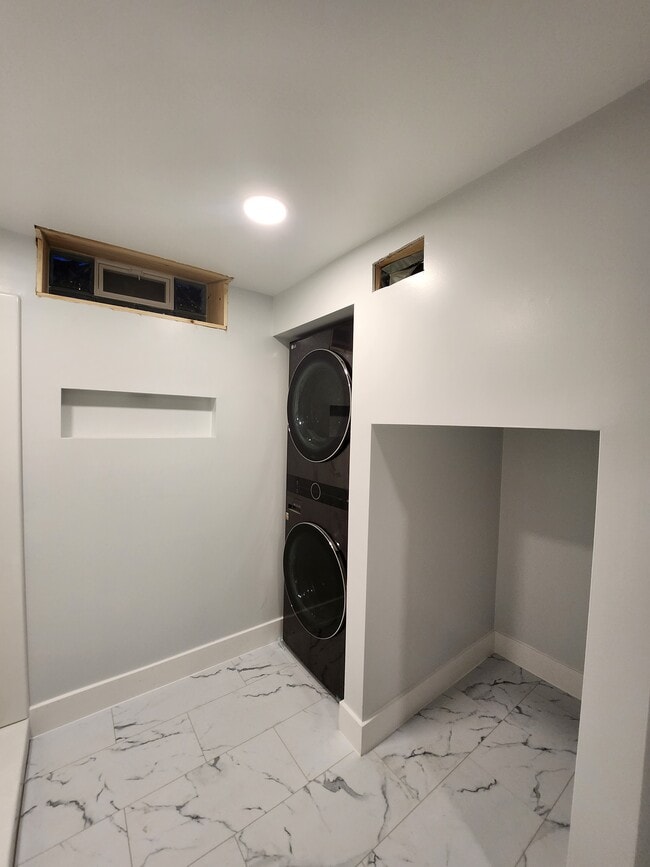 Photo - 1103 Ravenwood Ave Unit Entire House