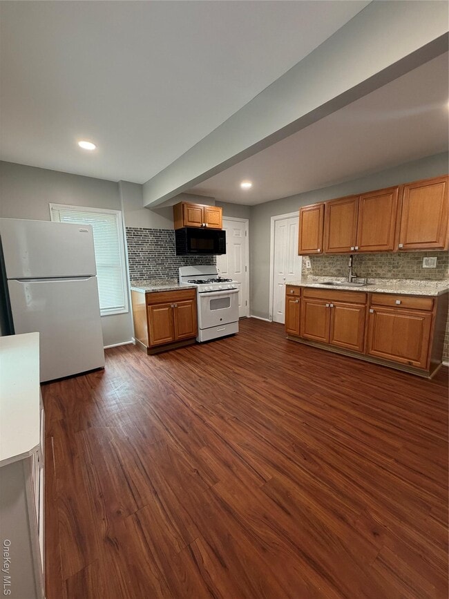 Photo - 49 Railroad Ave