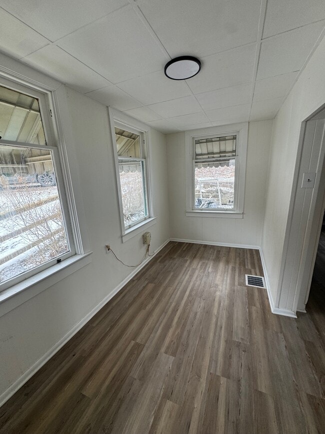 Photo - 595 Castle Ave