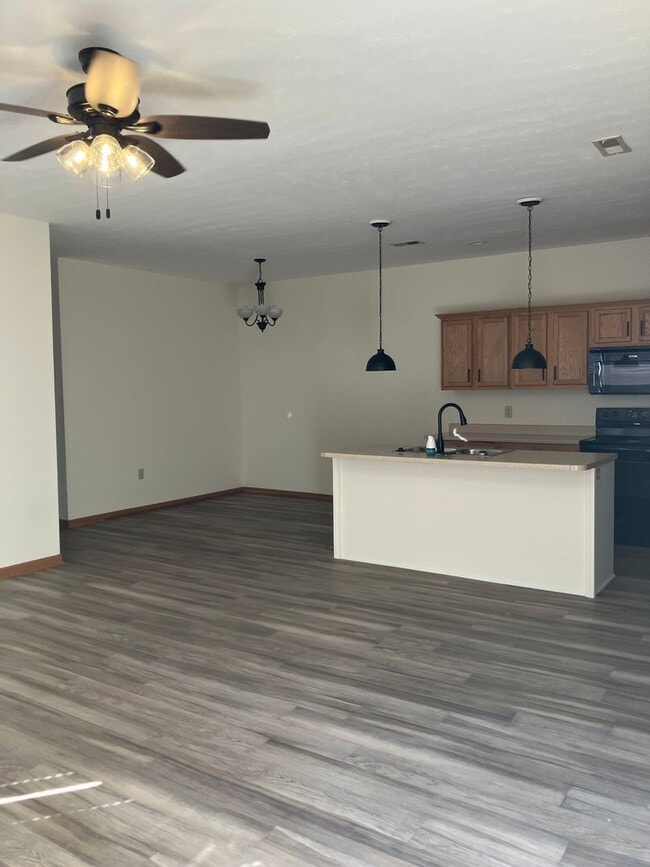 Building Photo - Modern & Spacious 3-Bedroom Ranch Condo – Coming mid-August 2026! Unit 1034-D Laurel Tree Ct