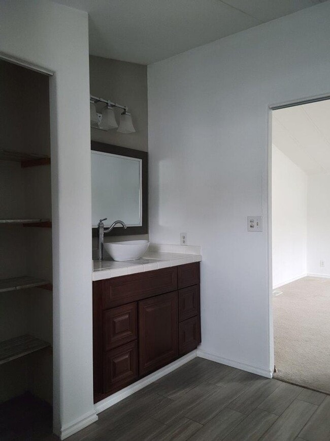 Photo - 930 NW Donahoo St