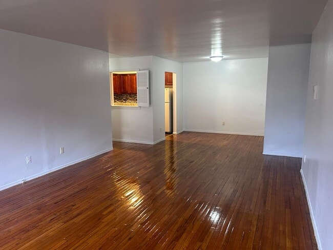 Photo - Hampshire Courts