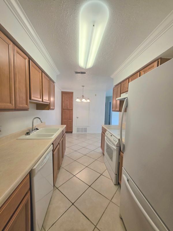 15208 Spring Hill Ln Unidad B