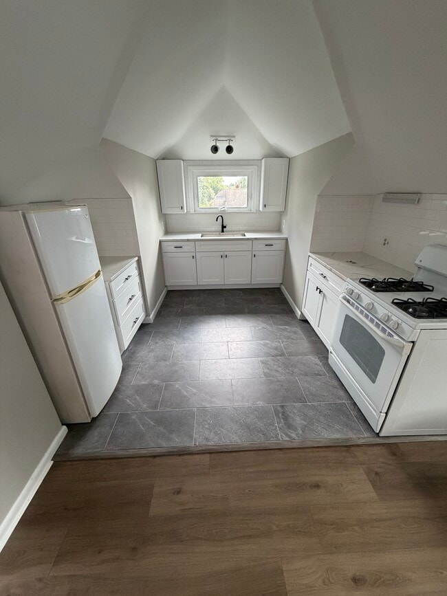 179 Whitman Ave Unit 3