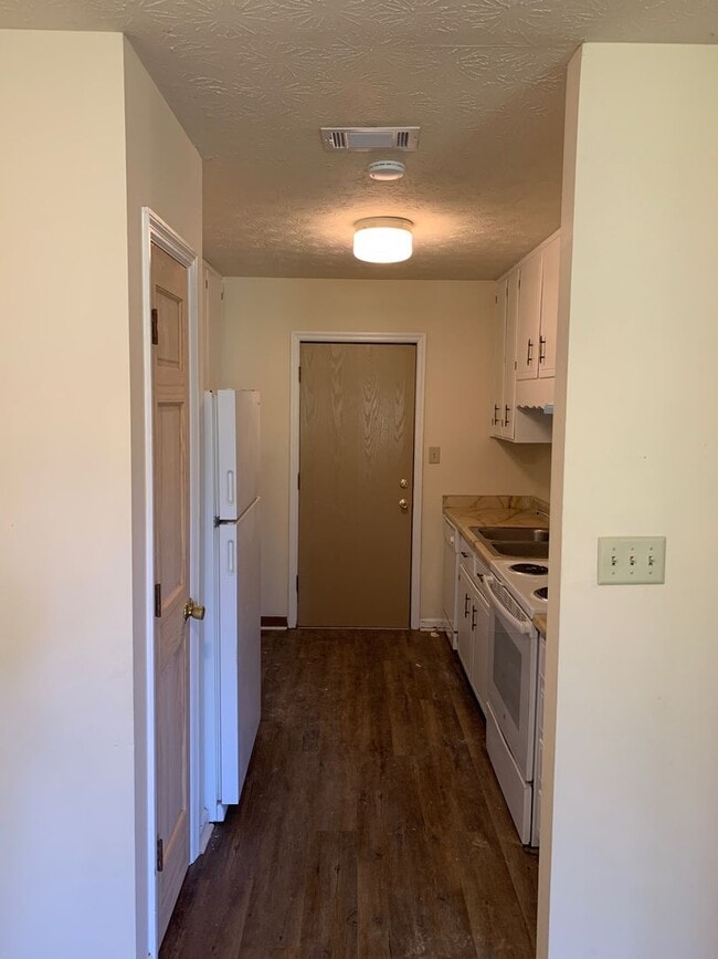 Building Photo - 305/307 Epps Bridge Duplex Unit 307 Epps Bridge Road Rental