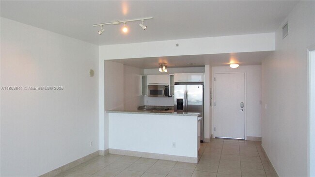 Photo - 601 NE 36th St Unidad 2308