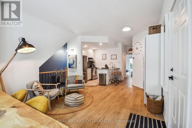 Photo - 11 Niagara St