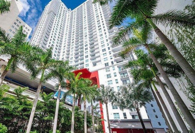 Photo - 133 NE 2nd Ave Unidad 2215