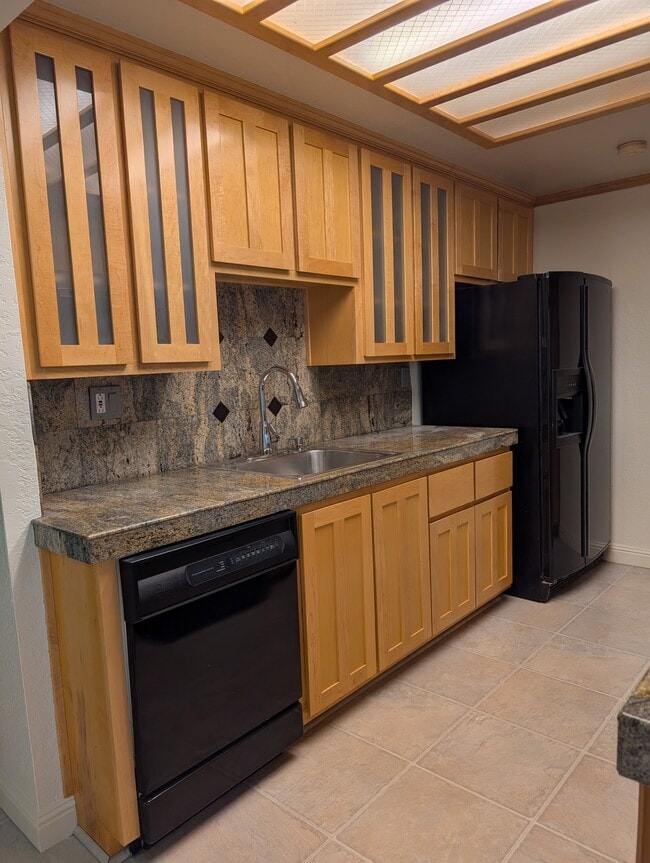 Building Photo - 1952 Pomar Way