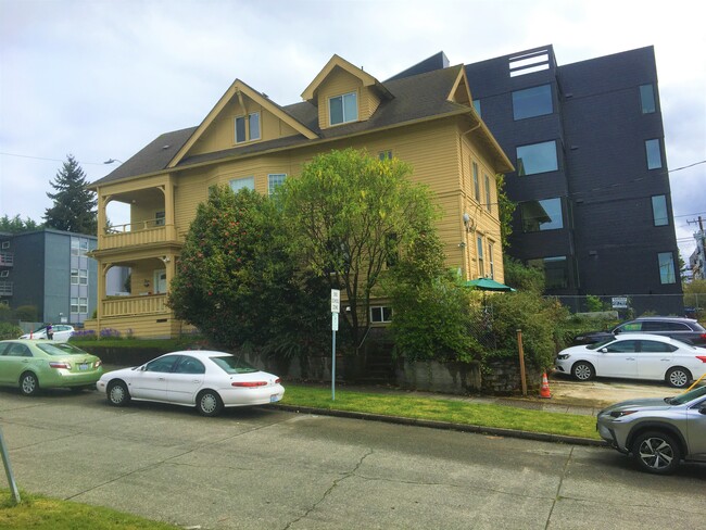 Building Photo - 5527 15th Ave NE Unit D