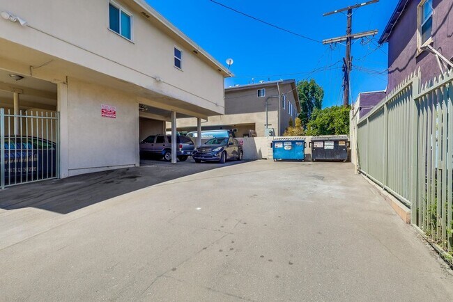 Photo - Secure, Walkable Building Near Crenshaw & ...