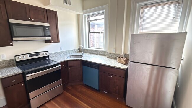 1563 Beacon St Unidad 43A