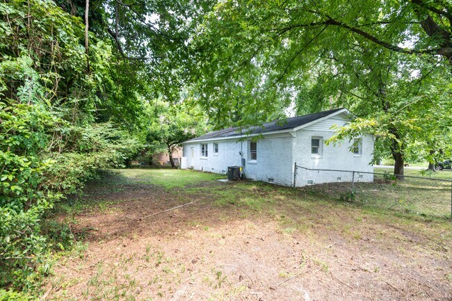 Photo - 27 Bethune Ct