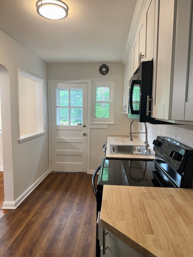 Photo - 1548 Aldeney Ave