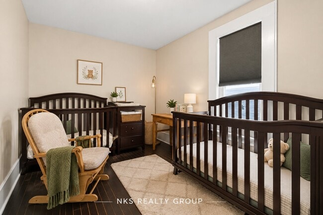 820 W Shiawassee St Unit B- Upstairs