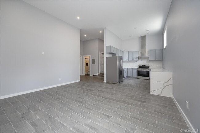 126 Innis Ave Unit 2-1