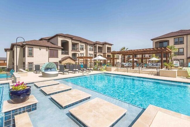 Photo - 10001 N Fwy Unidad b1