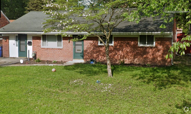 Building Photo - Spacious 3 Bedroom 1.5 Bath Located in Was... Rental