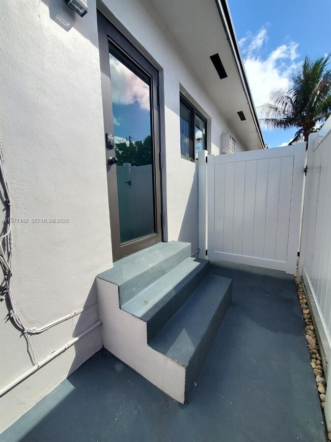 Photo - 920 SE 8th St Unit 1