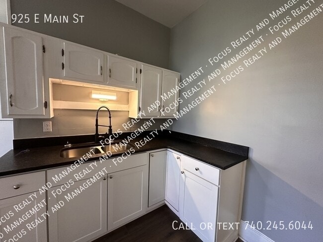 Photo - 925 E Main St