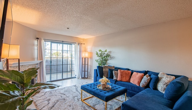 Building Photo - Beautiful Renovated 2 Bedroom Condo with Laundry Hookups, Private Patio, Secured Parking, Hardwoo...