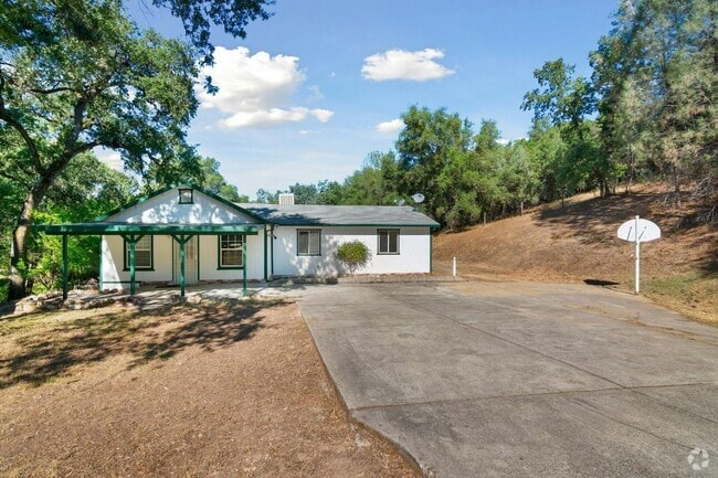 Building Photo - 5561 Thompson Hill Rd Rental