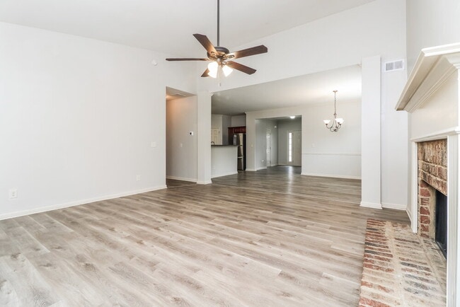 Photo - 1000 Cureton Dr