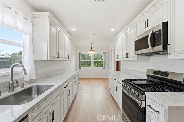 Photo - 15853 Romar St