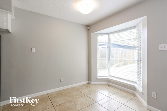 Photo - 2111 Savanna Ct N