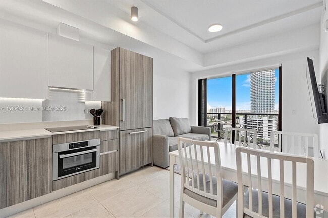 Building Photo - 239 SW 9th St Unit 1704 Rental