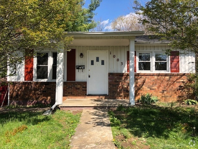 Building Photo - 3 Bedroom Brick House for Rent