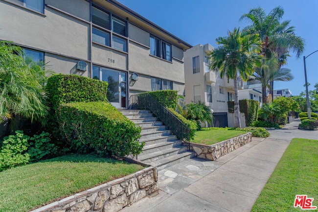 Building Photo - 758 N Hudson Ave Unit 3