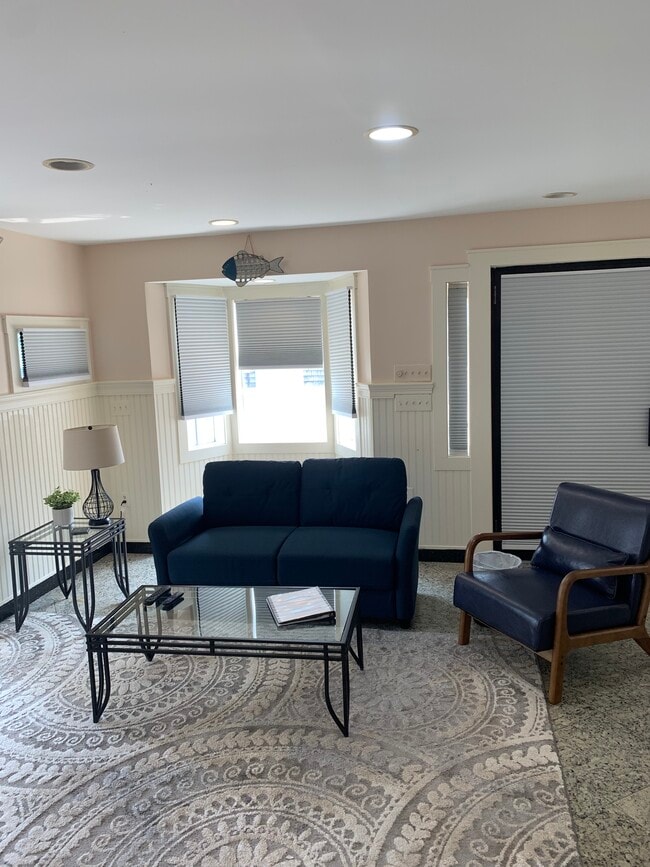 Photo - 572 Main St Unit 1