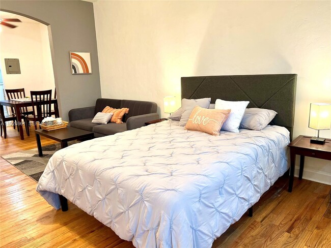 Building Photo - 1561 Lenox Ave. Unit 9