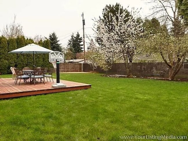 Building Photo - Updated 3 Bdr, 1 1/2 bath with garage and ...